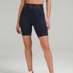 Lululemon Wunder Train High Rise Short 8"
STN1 Size 4